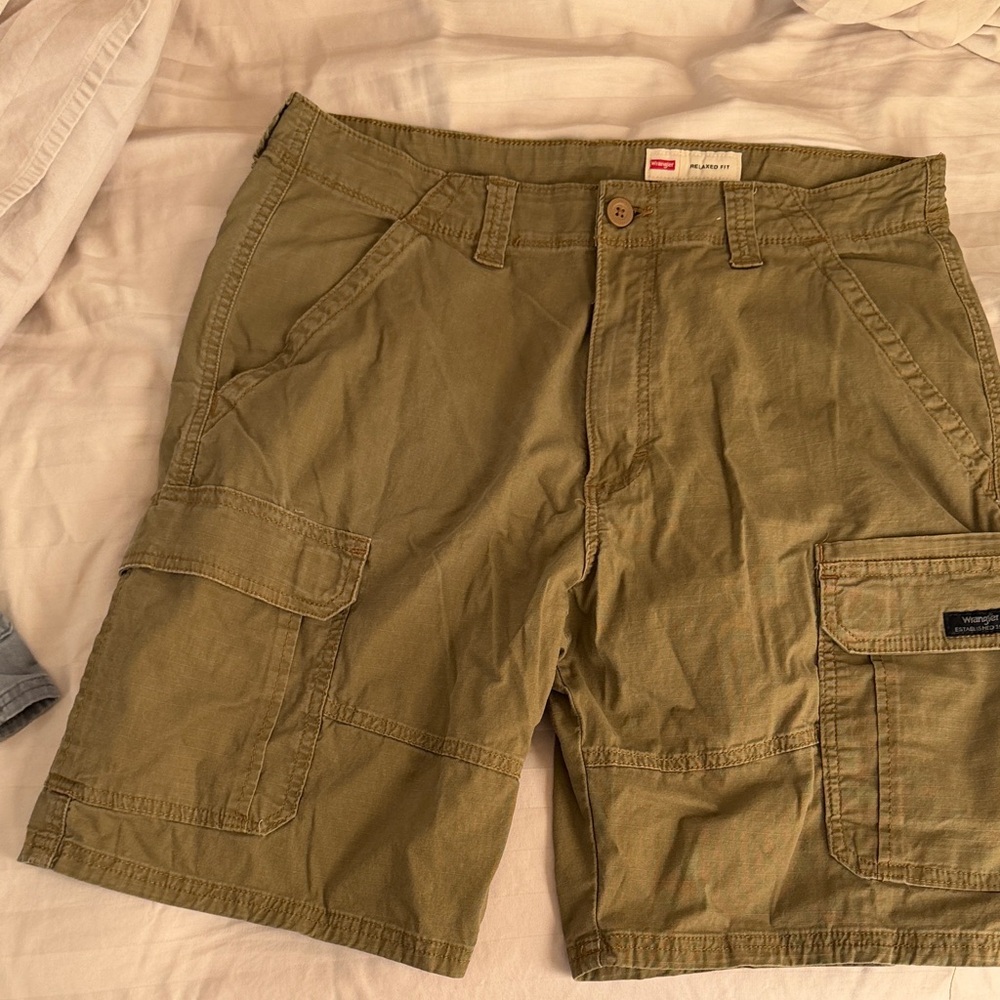 Wrangler Olive Cargo Shorts for Men